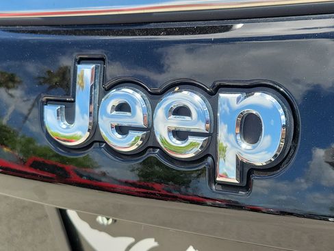 Used 2025 Jeep Compass Limited w/ Elite Group AWD/4WD image 6
