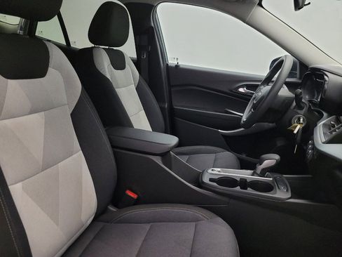 Used 2025 Chevrolet Trax LS FWD image 21