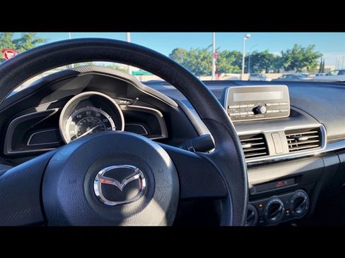 Used 2015 MAZDA MAZDA3 i SV FWD image 9