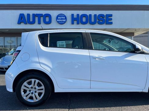 Used 2017 Chevrolet Sonic LT FWD image 35