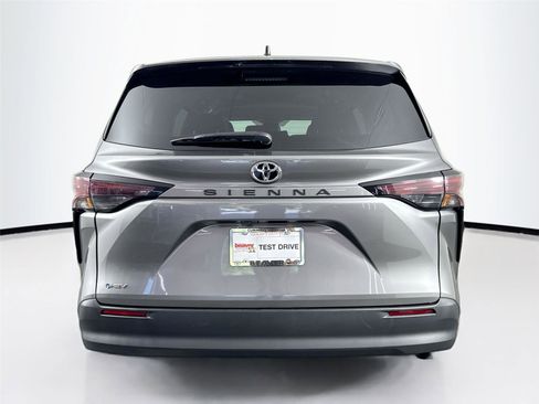 Certified 2026 Toyota Sienna LE FWD image 11