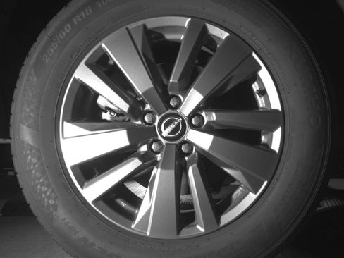 Used 2025 Nissan Pathfinder SV FWD image 18