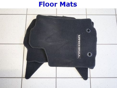 Used 2017 Toyota Tacoma SR image 29