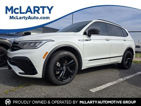 Certified 2023 Volkswagen Tiguan SE R-Line FWD image 1