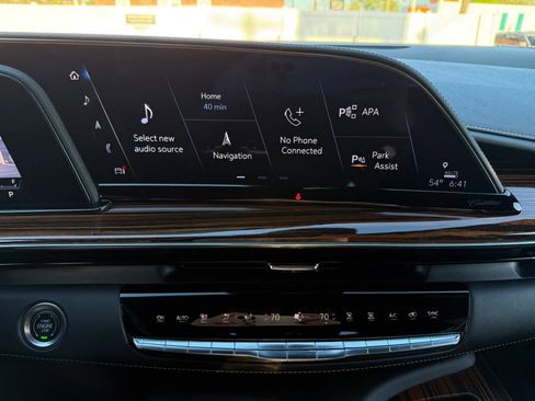 Used 2023 Cadillac Escalade ESV Premium Luxury image 32