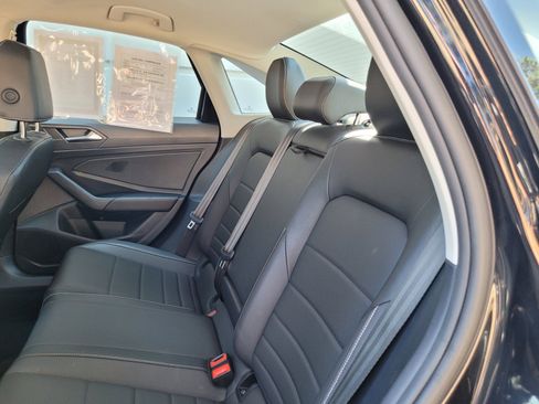 Used 2024 Volkswagen Jetta SE FWD image 12