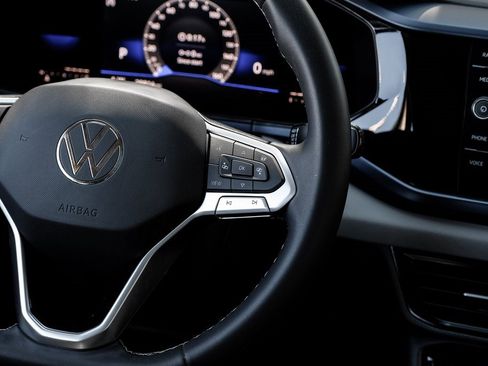 Used 2023 Volkswagen Taos SE image 28