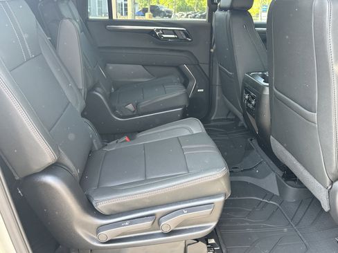 New 2026 Chevrolet Suburban RST w/ RST Capability Package AWD/4WD image 17