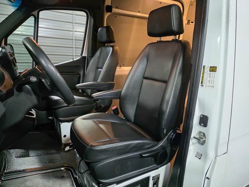 Used 2023 Mercedes-Benz Sprinter 2500 image 15