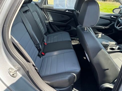 Used 2025 Volkswagen Jetta SE FWD image 16