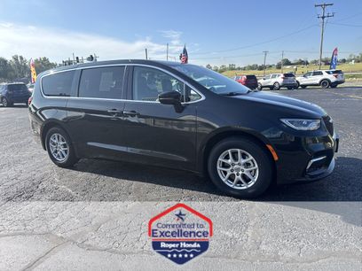 Used 2024 Chrysler Pacifica Touring-L