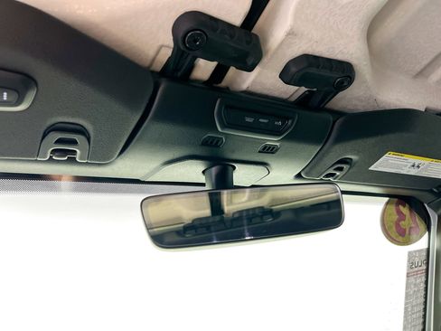 Used 2023 Jeep Gladiator Willys image 22