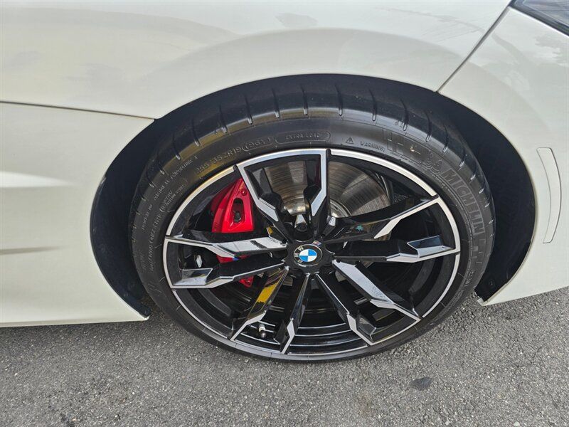 Used 2025 BMW Z4 M40i w/ Edition RWD image 16