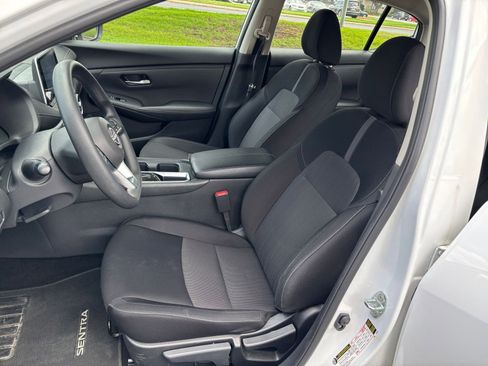 Used 2025 Nissan Sentra SV FWD image 31