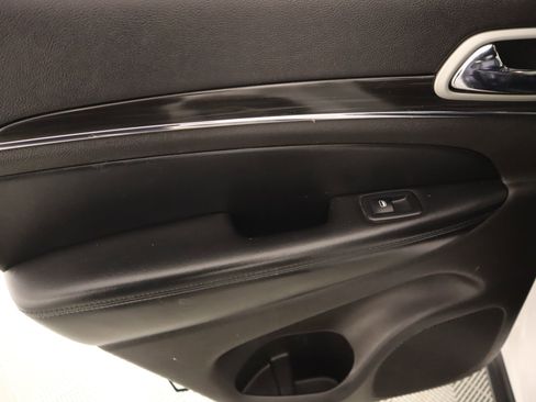 Used 2021 Jeep Grand Cherokee Limited w/ Luxury Group II image 18