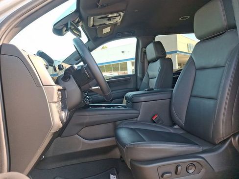Used 2025 Chevrolet Suburban Z71 AWD/4WD image 12