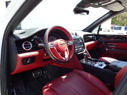 Used 2019 Bentley Bentayga AWD/4WD image 11