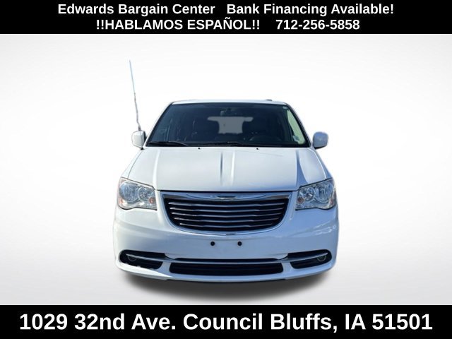 Used 2016 Chrysler Town & Country Touring FWD image 2