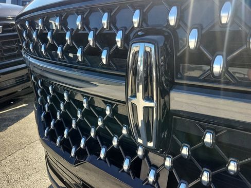 Used 2025 Lincoln Navigator Black Label image 9