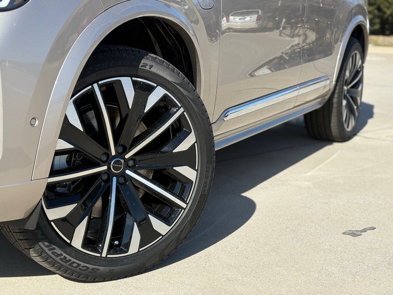 New 2026 Volvo XC90 T8 Plus w/ Protection Package Premier AWD/4WD image 9