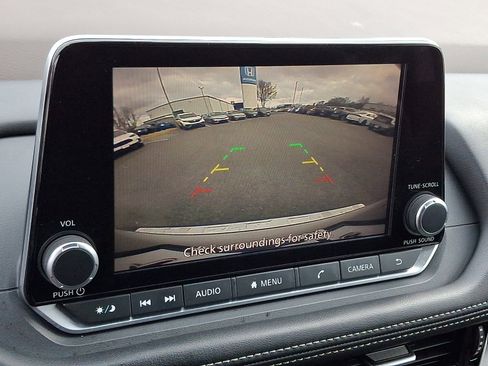 Used 2022 Nissan Rogue SV image 17