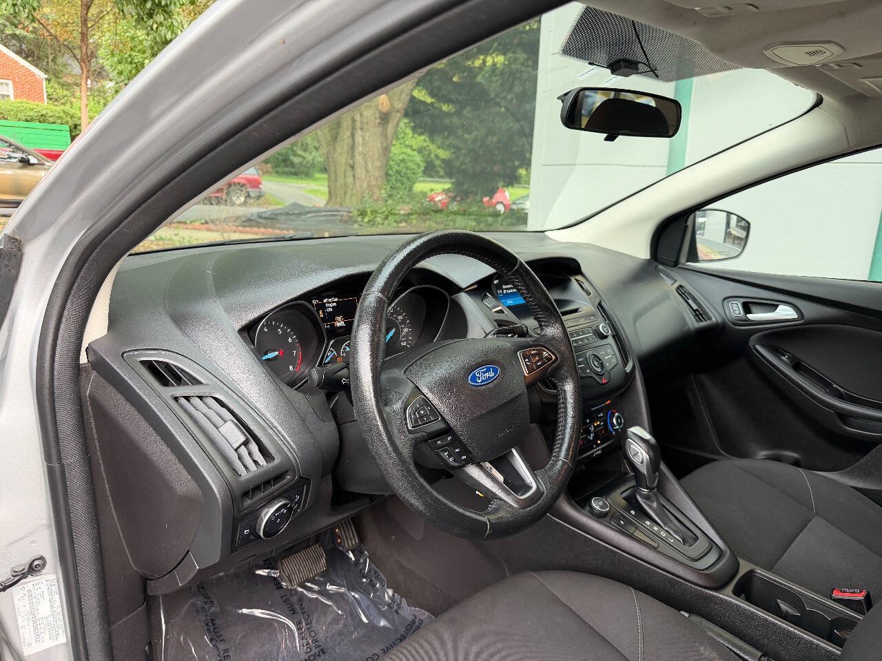 Used 2015 Ford Focus SE w/ SE Cold Weather Package FWD image 11