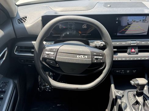 Used 2025 Kia K4 FWD image 28