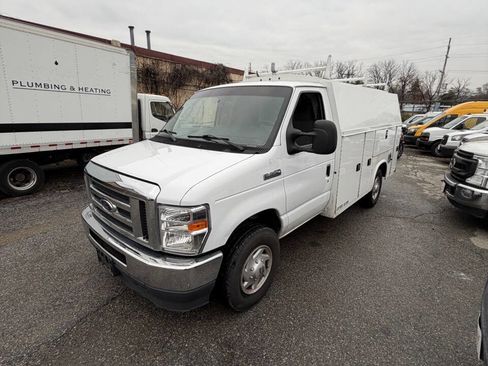 Used 2021 Ford E-350 and Econoline 350 Super Duty w/ Power Windows & Locks Group image 8