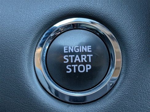 Used 2023 Toyota Highlander L image 28