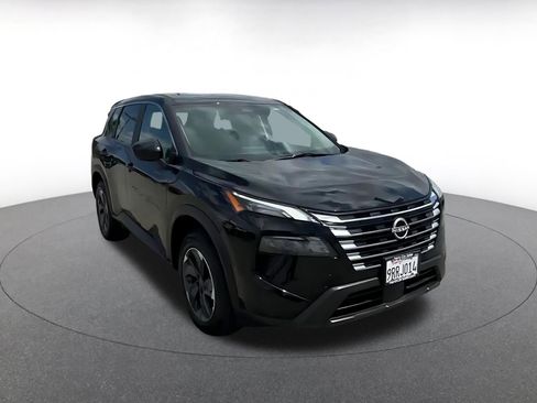 Used 2025 Nissan Rogue SV FWD image 3
