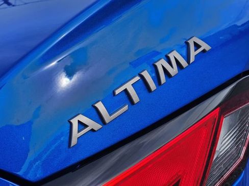 Used 2025 Nissan Altima 2.5 SV image 12