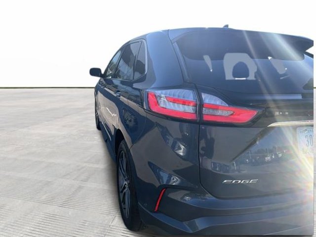Used 2019 Ford Edge Titanium w/ Equipment Group 301A AWD/4WD image 3