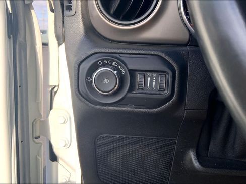 Used 2019 Jeep Wrangler Unlimited Sport S AWD/4WD image 36