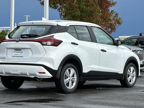 New 2025 Nissan Kicks S image 4