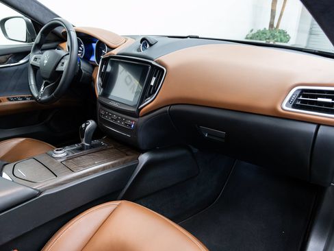 Used 2018 Maserati Ghibli GranLusso RWD image 13