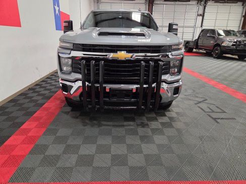 Used 2024 Chevrolet Silverado 2500 LT AWD/4WD image 4
