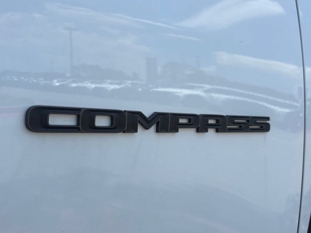 New 2026 Jeep Compass Latitude AWD/4WD image 17
