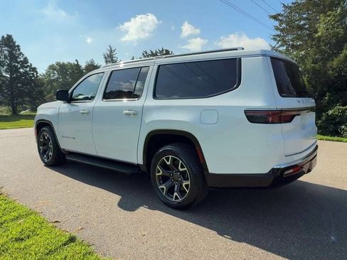 Used 2024 Jeep Wagoneer L Series III w/ Flexible Seating Group image 3