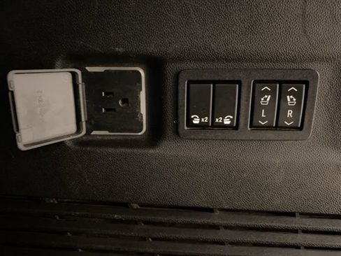 Used 2021 GMC Yukon XL SLT w/ Rear Media and Nav Package AWD/4WD image 41