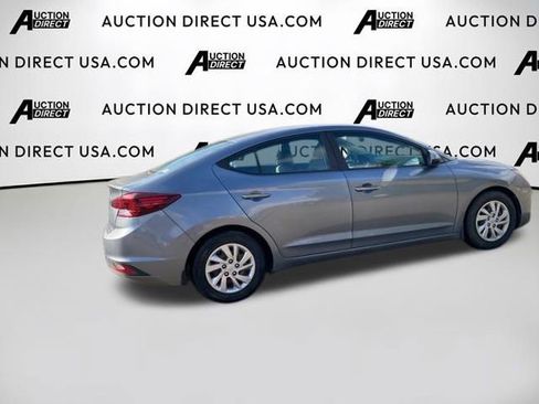Used 2019 Hyundai Elantra SE image 17