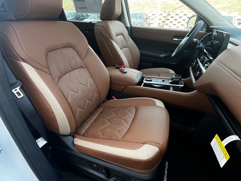 New 2026 Nissan Pathfinder Platinum w/ Cargo Package AWD/4WD image 25