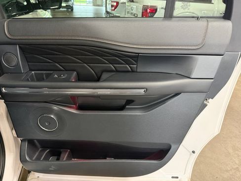 Used 2018 Ford Expedition Max Platinum AWD/4WD image 25