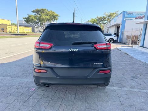 Used 2014 Jeep Cherokee Sport image 6