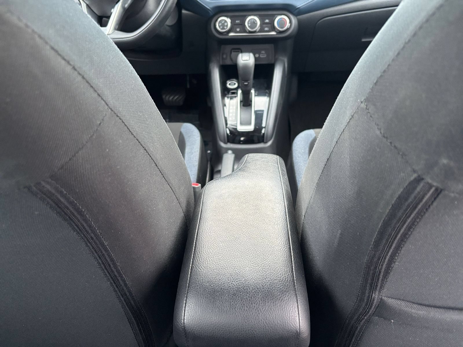 Used 2025 Nissan Versa SV FWD image 38