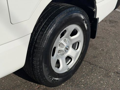 Used 2019 Nissan Titan S image 5