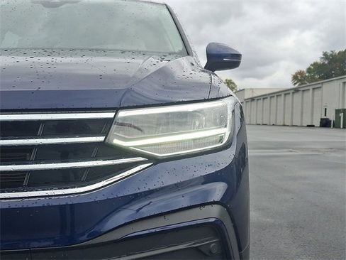 Used 2022 Volkswagen Tiguan SE image 9