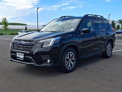 Certified 2023 Subaru Forester Premium AWD/4WD image 3