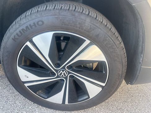 Used 2026 Volkswagen Taos SE AWD/4WD image 7