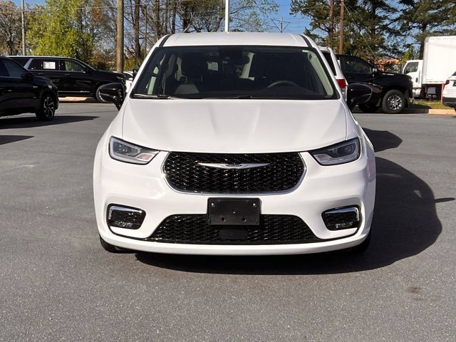 Used 2024 Chrysler Pacifica Limited FWD image 8
