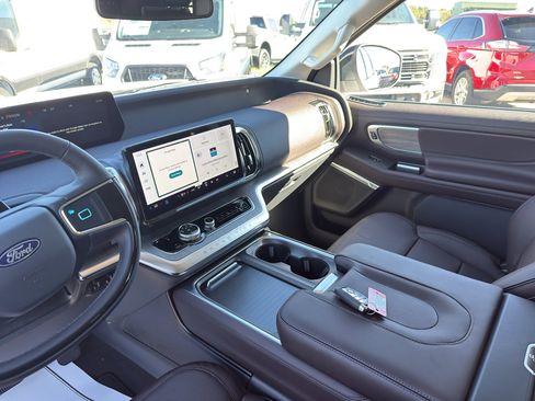 New 2025 Ford Expedition Platinum w/ Platinum Ultimate Package image 11